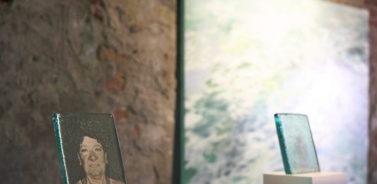 ‘Intrecciare la memoria’ racconta la storia della delicata arte del merletto di Burano a Venezia