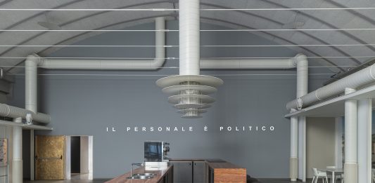 IL PERSONALE: la nuova installazione di Claire Fontaine alla Fondazione Ermanno Casoli
