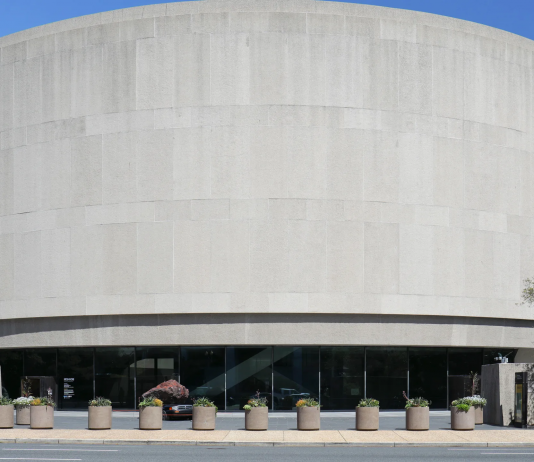 La nuova installazione di Jenny Holzer a Washington celebra la democrazia