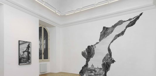 Una ferita d’eterno stupore: JR in mostra alla Galleria Continua di Roma JR Galleria Continua Roma