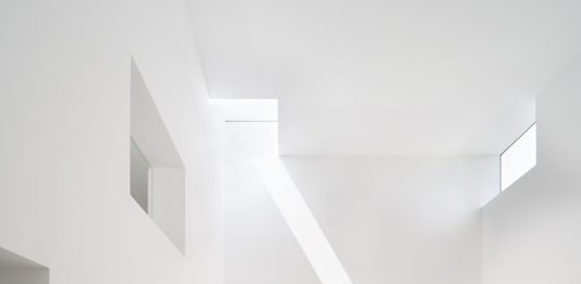 Scarpa, Schifano, Spalletti: ecco le mostre con cui aprirà il nuovo Magazzino di New York Magazzino Italian Art, Robert Olnick Pavilion, sala isotropa Photo di William Mulvihill. Courtesy MQ Architecture