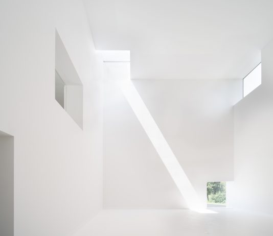 Scarpa, Schifano, Spalletti: ecco le mostre con cui aprirà il nuovo Magazzino di New York Magazzino Italian Art, Robert Olnick Pavilion, sala isotropa Photo di William Mulvihill. Courtesy MQ Architecture