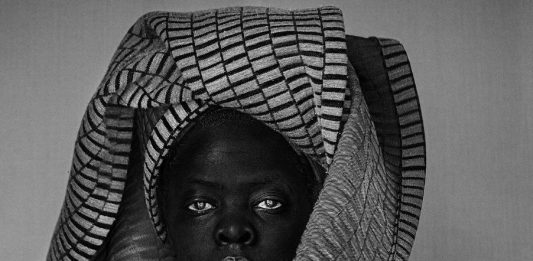 Zanele Muholi Somnyama Ngonyama dal 28 settembre al 20 dicembre alla Prometeo Gallery Ida Pisani di Milano