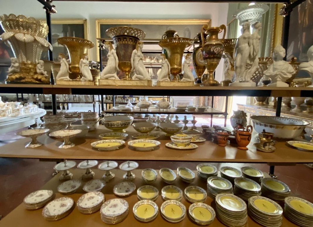 Museo Capodimonte cabinet porcellane