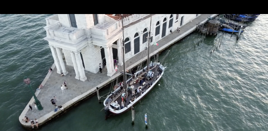 Artista a bordo, un’antica nave diventa un’opera d’arte contemporanea