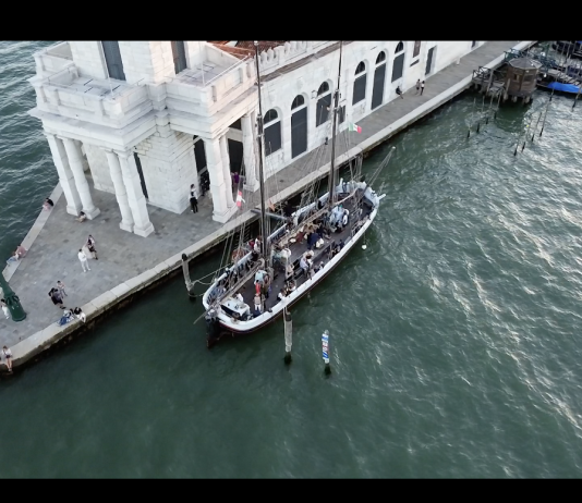 Artista a bordo, un’antica nave diventa un’opera d’arte contemporanea