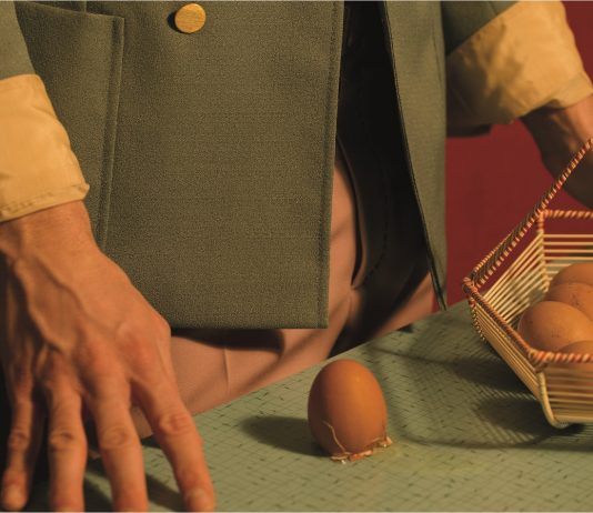 Beaten Egg di Matete Martini, quattro personaggi in cerca di un ruolo Maurizio Polese, Beaten Egg, foto di scena, 2023.