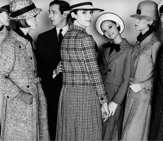 Addio a Marc Bohan: muore a 97 anni lo storico direttore creativo di Dior Marc Bohan, 1964, con alcuni abiti per Dior