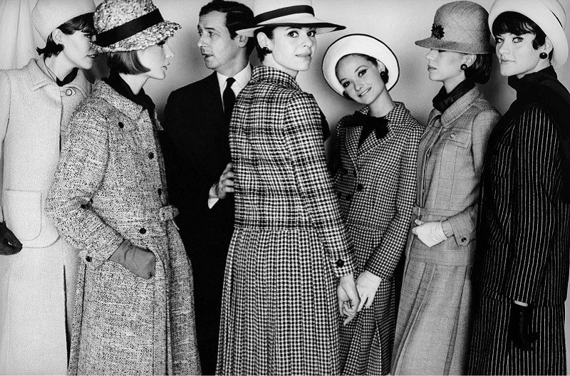 Marc Bohan, 1964, con alcuni abiti per Dior
