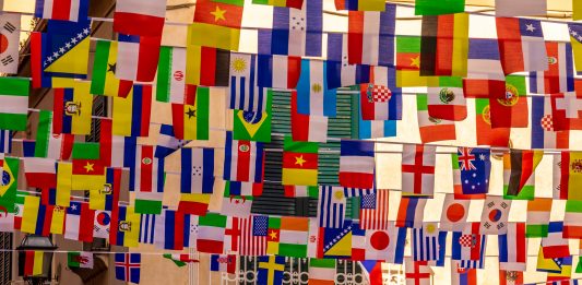 Cosa c’è di nuovo? Sull’opportunità dell’arte di valicare i confini politici