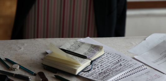 Il premio Nobel Orhan Pamuk diventa un’opera d’arte nel lavoro di Ali Kazma