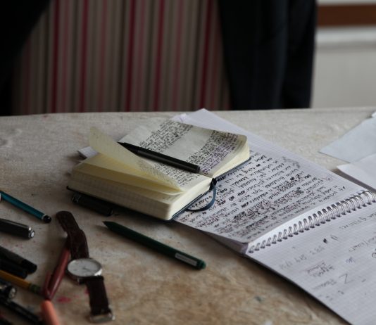 Il premio Nobel Orhan Pamuk diventa un’opera d’arte nel lavoro di Ali Kazma