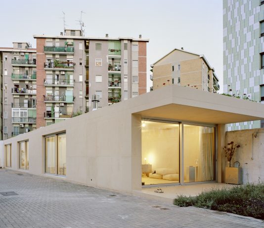 Villa Clea, a Milano la residenza fluida che invita gli artisti ad aprirsi al dialogo Villa Clea. Photo credit: Maxime Delvaux