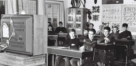 Dalla Telescuola alla DAD: tutte le volte che l’insegnamento è diventato un progetto visionario