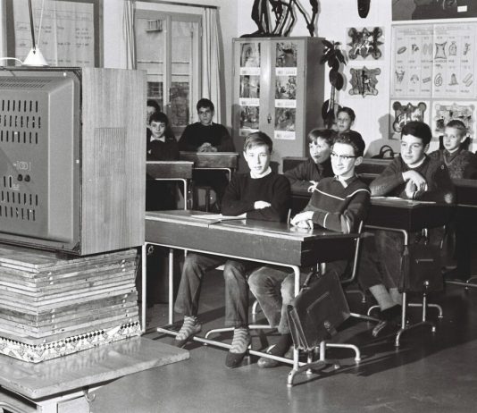 Dalla Telescuola alla DAD: tutte le volte che l’insegnamento è diventato un progetto visionario