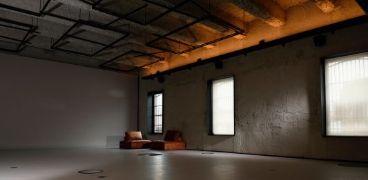 Fragilità umane, al Portale Ostiense le fotografie performative di Federico Massimiliano Mozzano