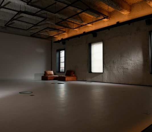 Fragilità umane, al Portale Ostiense le fotografie performative di Federico Massimiliano Mozzano