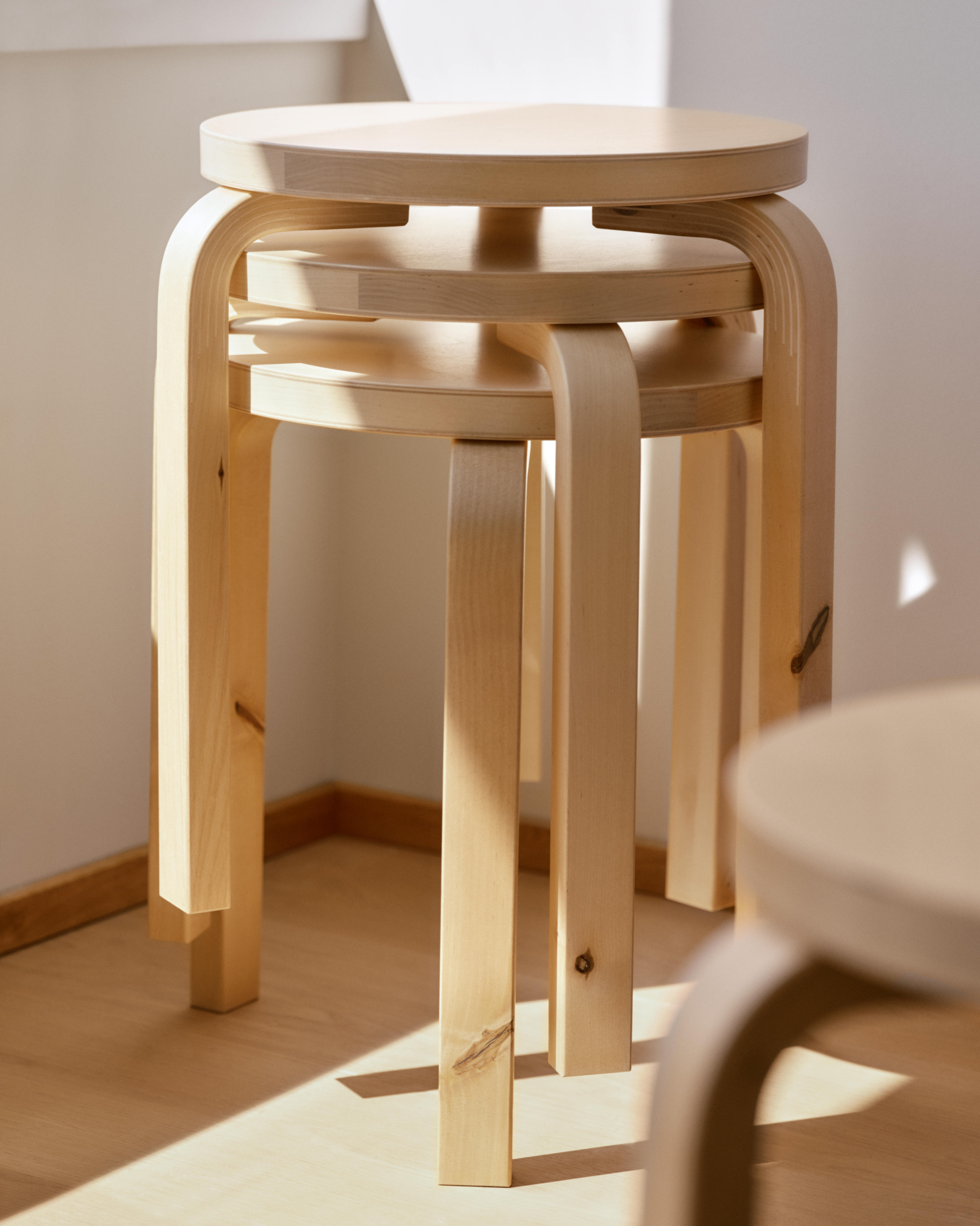 Design finlandese_Foto Artek 2_Villi Anniversary Edition Stool 60, design Alvar Aalto (1935)_ photo credits Credits Artek