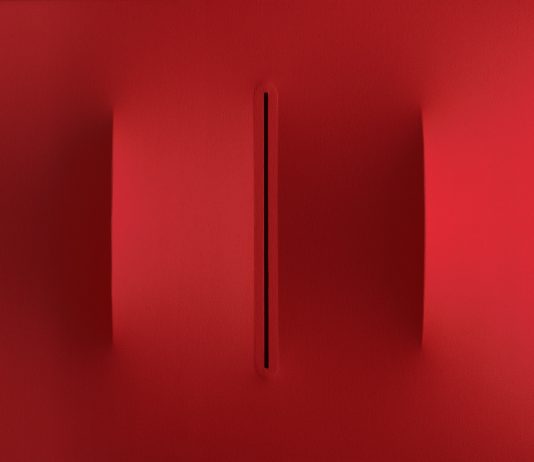 Roma Arte in Nuvola 2023: le novità della prossima edizione Agostino Bonalumi Rosso, 2013 Tela estroflessa e acrilico, 70 x 90 cm Courtesy Mazzoleni