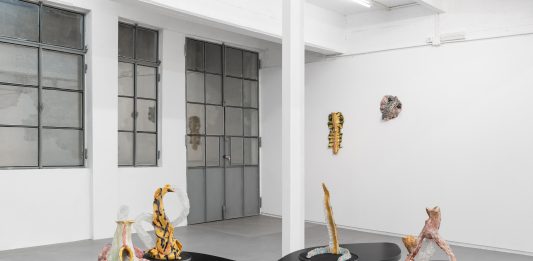 The Metabolic Era: le creature mutanti e i fossili di Giovanni Chiamenti in mostra a Milano