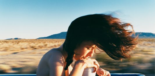 Londra: il V&A Museum espone la collezione di fotografie di Elton John e David Furnish