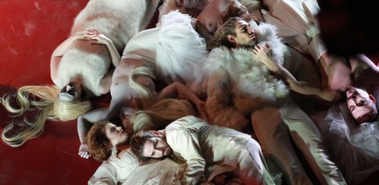 Carmen o della tragedia: una danza contorsionista per attualizzare Bizet