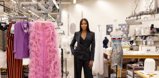 Al V&A Museum di Londra, una mostra celebra l’iconica Naomi Campbell