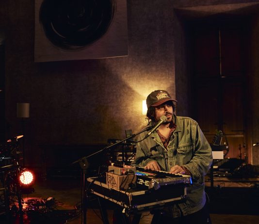 Relax a Villa Medici: a Roma, la performance di Nico Vascellari e Calcutta