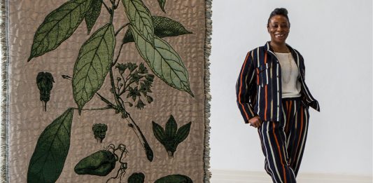 Otobong Nkanga vince il prestigioso Nasher Prize 2025 per la scultura Otobong Nkanga with her work Taste of a Stone, Gropius Bau, Berlin, 2020. © Otobong Nkanga, Foto: Laura Fiorio.