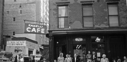 Il mondo dei bar negli scatti dei fotografi Magnum. La mostra alla Galleria Campari di Milano