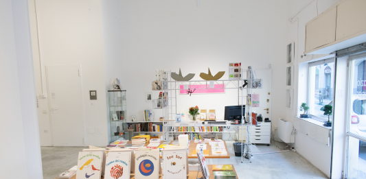 A Milano, la libreria Corraini +121 si trasforma in uno spazio dedicato a Bruno Munari Spazio Munari, courtesy Corraini Edizioni, ph. Luca Weste