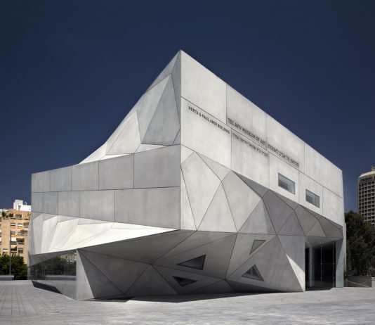 La scena artistica contemporanea di Israele raccontata dalla direttrice del Tel Aviv Museum of Art