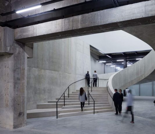 Infinities Commission, la nuova commissione della Tate Modern per l’arte sperimentale The Tanks at Tate Modern. Photo © Iwan Baan