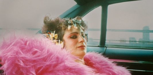 Tutta la Bellezza e il Dolore, il documentario su Nan Goldin al Madre di Napoli