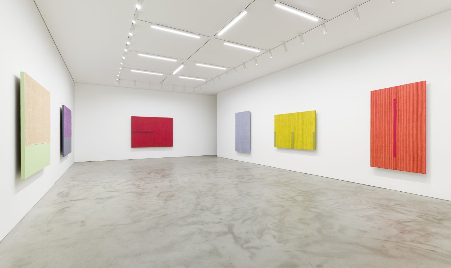 Exhibition view: Park Seo-Bo, Park Seo-Bo, Kukje Gallery K1, Seoul (15 September–31 October 2021). Courtesy Kukje Gallery