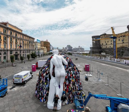 La Venere di Pistoletto a Napoli risorge dal rogo: tornerà a piazza Municipio
