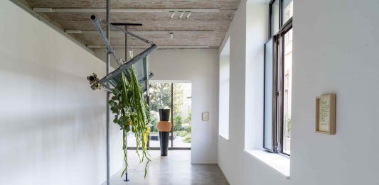 Da domani il primo piano di Fondazione Elpis diventa uno spazio espositivo dedicato agli esiti del laboratorio che ha affiancato la mostra Stelle che sorreggono altre stelle di Lucia Cantò