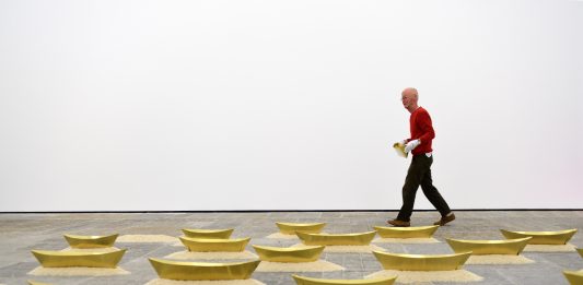 Città metafisiche e archetipi: l’opera di Wolfgang Laib nella doppia mostra tra Milano e Varese