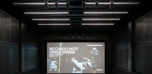 “Dirigere non significa muovere le braccia”. La lezione di Riccardo Muti apre la sua Academy in Fondazione Prada a Milano Riccardo Muti Italian Opera Academy alla FOndazione Prada