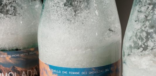 A Milano c’è una mostra che si sgretola in pochi giorni: un’indagine sul cambiamento climatico