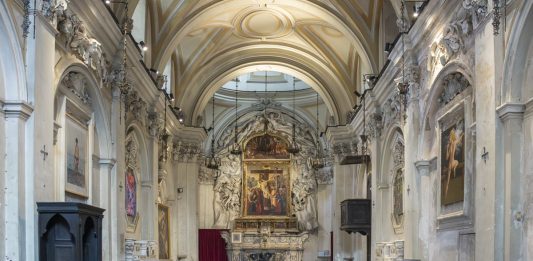 Superfici irregolari: la Collezione Iannaccone in un’antica chiesa di Napoli Installation view, Collezione Iannaccone, Superfici Irregolari - Sette narrazioni sulla frammentazione dell’animo umano, Chiesa della Compagnia della Disciplina della Santa Croce, Ph. credits Silvia D’Addato