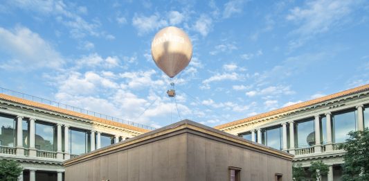 Max Mara celebra 10 anni di Teddy Bear Coat, il cappotto diventato icona