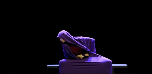 Una danza di potenza al femminile: Martha Graham Dance Company a Bologna Martha Graham Dance Company, Lamentation con Eleonora Abbagnato © Andrea Ranzi