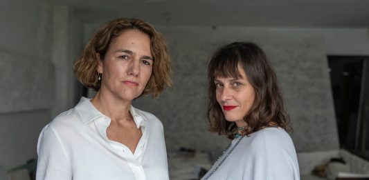 Il Padiglione Greco della Biennale Architettura di Venezia chiude con l’evento performativo “Transiens Nostrum” delle artiste Christina Nakou e Anna Pangalou
