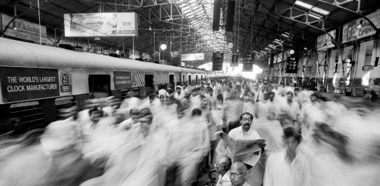 L’India di oggi attraverso gli scatti di 17 artisti al Magazzino delle Idee di Trieste