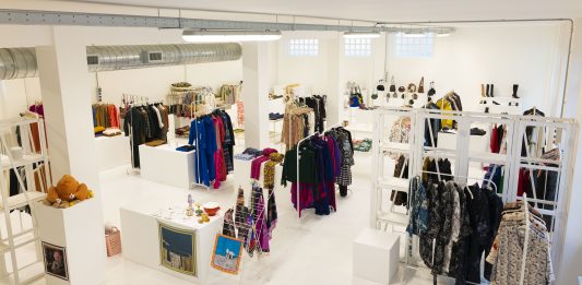 Fabbrica Bini: lo spazio che connette moda, design e editoria indipendente in un edificio ex industriale di Milano