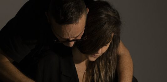 Roma, una serata in Promenade: da Spazio Taverna, una performance tra moda e fotografia SYLVIO GIARDINA, PROMENADE, Spazio Taverna, Roma, 2023, ph credit Dylan Rees Luca Ferrarini