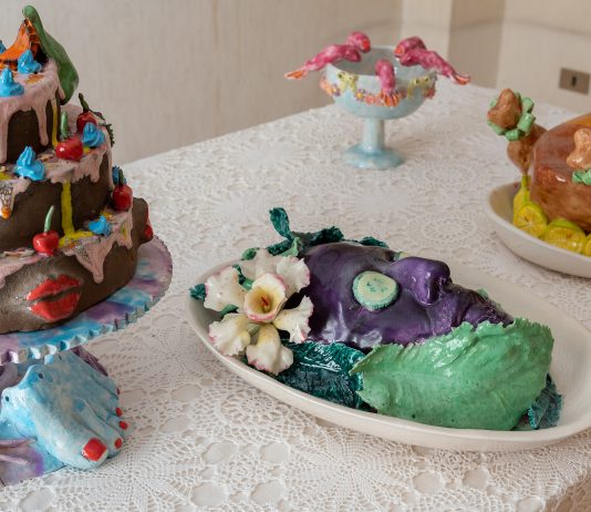 Corpo su tavola: il curioso banchetto di Casa Vuota a Roma Alberto Maggini, veduta della mostra, Casa Vuota, Roma 2023, ph. Eleonora Cerri Pecorella