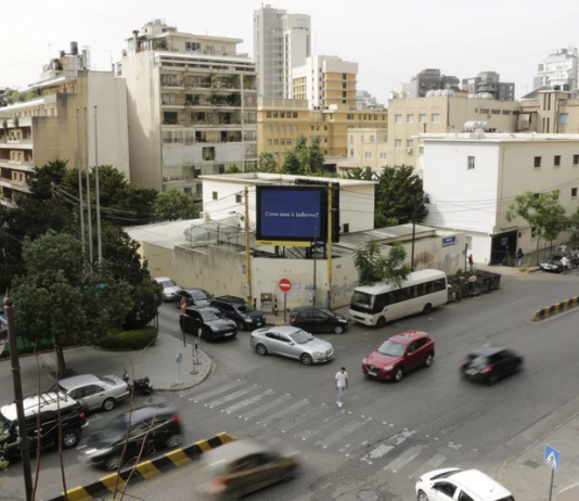 Cosa non è inferno? L’installazione politica di Antonello Ghezzi che invade le strade di Beirut Antonello Ghezzi, Cosa non è l'inferno?, Beirut, 2023