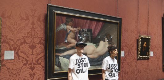 Il ritorno degli eco attivisti a Londra: Just Stop Oil infrange il vetro della Venere di Velazquez alla National Gallery